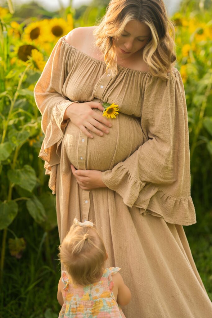 medina sunflower farm maternity session by christella photography 